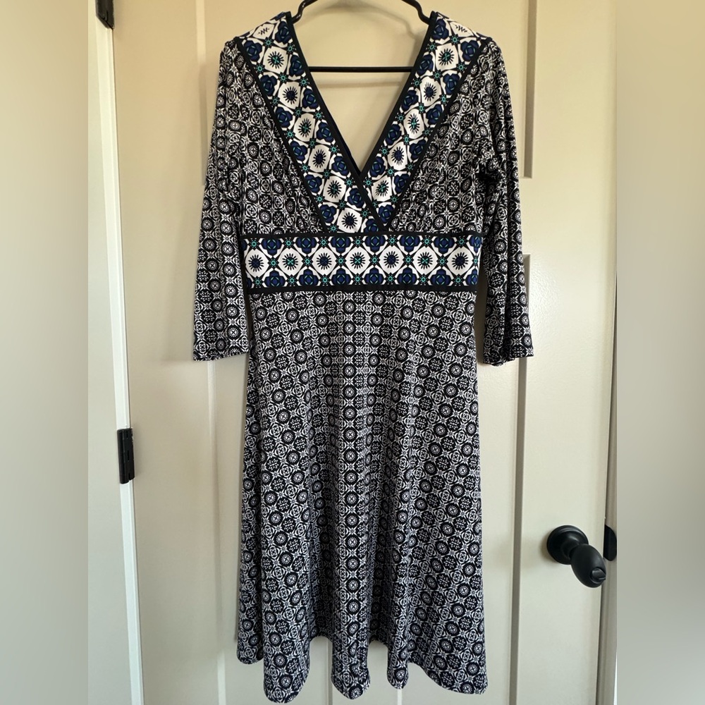Maggy London Black and White V-Neck Dress with Blue Accents